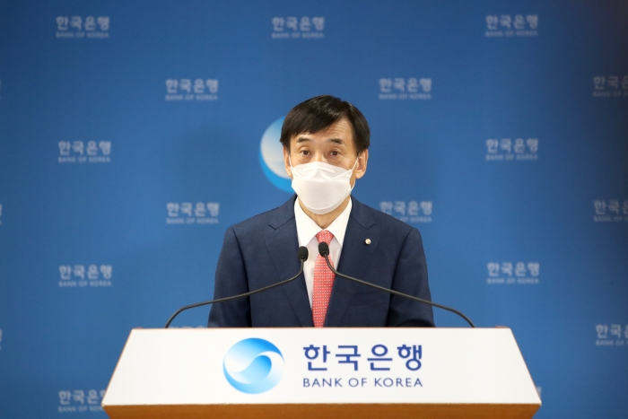 이주열 한국은행 총재가 24일 물가안정목표점검 설명회에서 질의응답에 답하고 있다. 사진=한국은행 제공