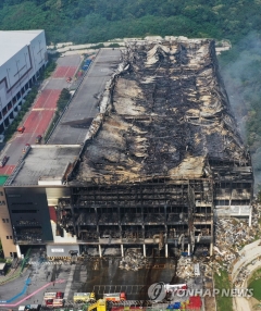 지난 17일 화재가 발생한 경기도 이천시 마장면 쿠팡 덕평물류센터. 사진=연합뉴스 제공