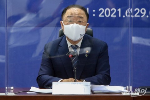 홍남기 “완전한 경기회복 위해 재정역할 최대한 강화”