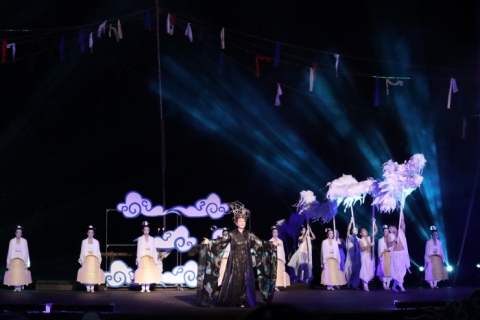 경복대 공연예술학과 공연제작소 쿰, 포천 화적연서 실경공연 ‘비를 기다리는 마을’ 공연