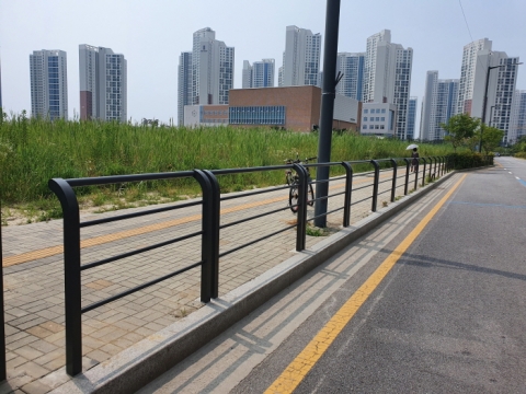 인천경제청, 송도 8공구 인천송담초 통학로에 안전휀스 설치