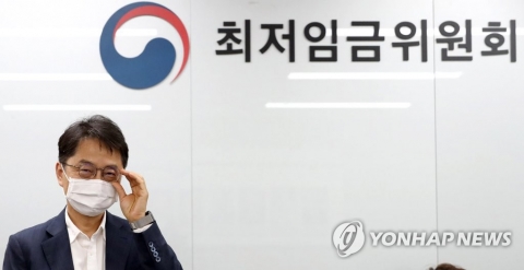 오늘 최저임금 노사 수정안 제출...‘1만800원 vs 8천720원’