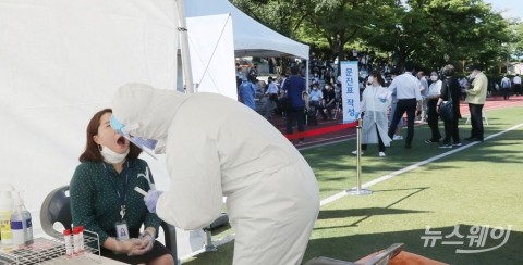 오후 6시까지 전국 코로나19 확진자 1387명···전날보다 59명 적어
