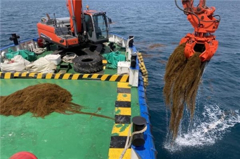 한국어촌어항공단, 어항관리선 운영으로 해양폐기물 2만921톤 수거