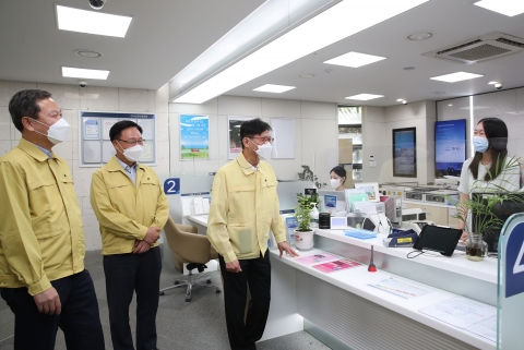도규상 금융위 부위원장, 산업은행 종로지점 방문···방역 상황 점검
