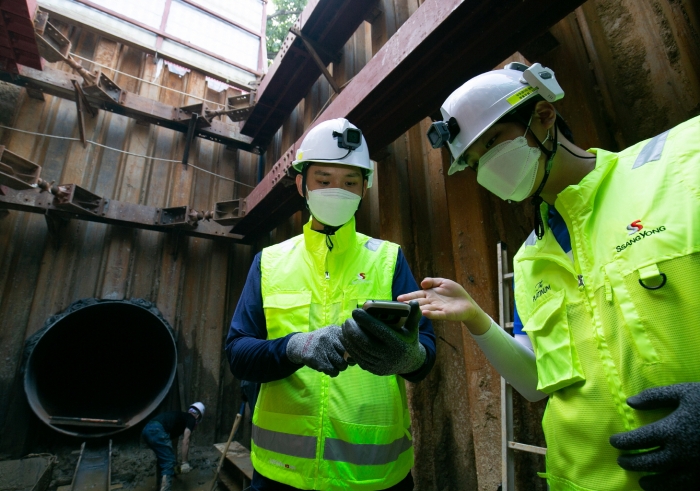 쌍용건설, 스마트 안전모로 건설현장 철통방어 기사의 사진
