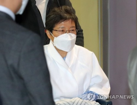 양대노총 “박근혜 사면, 여론수렴 없이 졸속 단행···촛불 정신 배반”