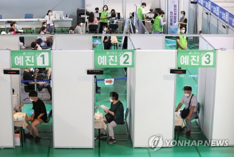 오늘부터 55∼59세 모더나-화이자 접종···50∼54세는 내달 16일부터