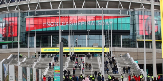 LG전자는 영국 최대 축구 경기장인 웸블리 스타디움에 초대형 LED 사이니지 전광판을 설치했다. 사진=LG전자