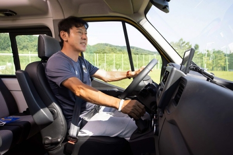 안전하고 편안한 ‘르노 마스터’ 홍보대사 신태용 감독 선정