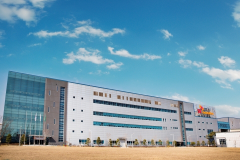 지동섭 SK온 대표 “중저가 차량용 리튬인산철 배터리 개발 검토”