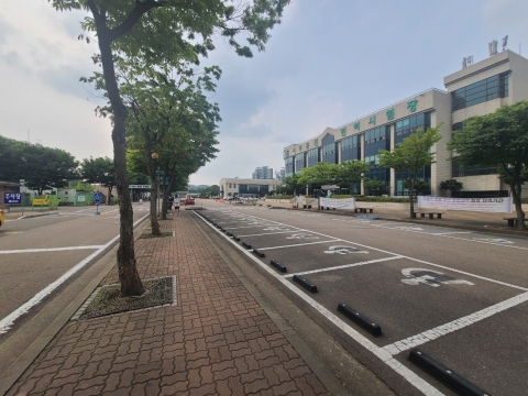  교통지옥에 학급도 태부족···‘반대’ 들끊어