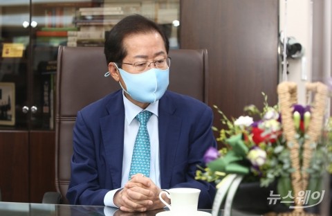 홍준표, 윤석열 ‘당 해체’ 발언에 “맞수 토론 때 그냥 안 둘 것”