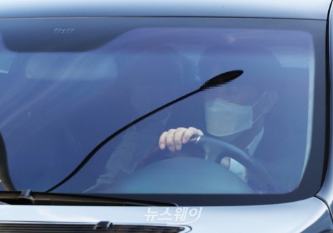 매각 연기하고 회사 나오는 남양유업 홍원식···아들들은 복직·승진