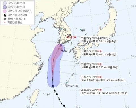 태풍 ‘오마이스’ 북상···전국 흐리고 강한 비