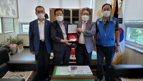 월남전참전자회 광주시지부, 상무스타치과병원에 감사패 전달