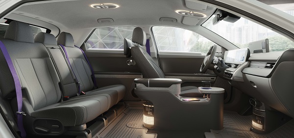 아이오닉 5 로보택시는 모셔널의 첫 상업용 완전 무인 자율주행 차량으로서, 2023년 미국에서 승객을 원하는 지점까지 이동시켜주는 라이드 헤일링(ride-hailing) 서비스에 투입 될 예정이다. 사진=현대자동차 제공