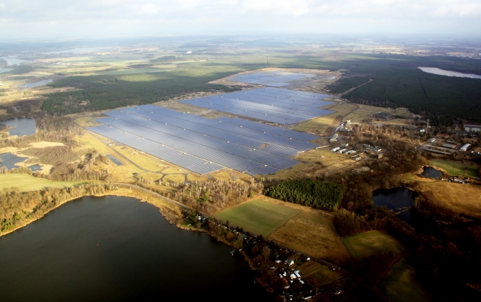 한화큐셀이 건설한 독일 브란덴부르크 위치한 태양광 발전소. 사진=한화큐셀 제공