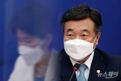윤호중 “전 국민 지원금 내년 예산안 반영···내년 1월 지급”