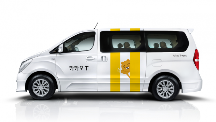 카카오T 가맹·브랜드 택시가 일반택시보다 승객들로부터 높은 평점을 받았다는 데이터가 공개됐다. 사진은 카카오모빌리티의 대형승합 및 고급택시 '카카오T 벤티'. 사진=카카오모빌리티.