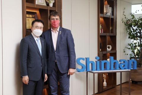 조용병 신한금융 회장, 기후행동 챔피언과 탄소중립 논의