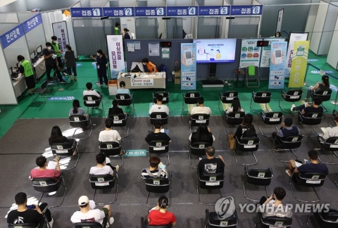 ‘백신접종 속도전’ 4분기 접종계획 곧 발표···글로벌 백신협력 가속화