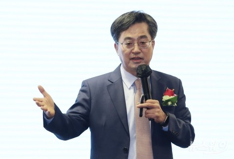 김동연 “윤석열, 공감 능력 문제···이재명, 맷집 강해”