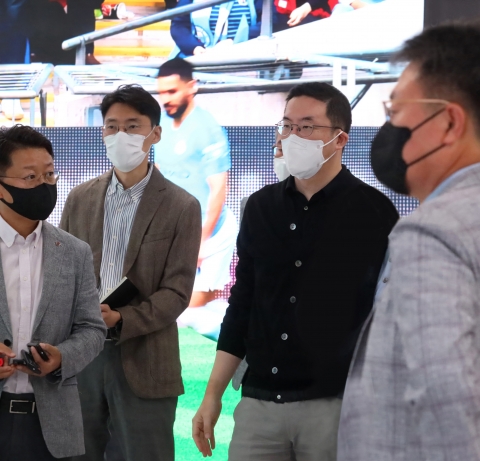 구광모 LG 회장 “포스트 코로나 시대, 고객가치 집중해야”