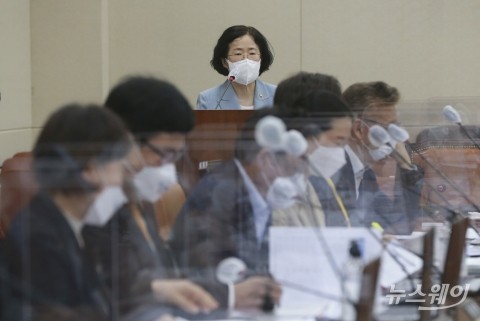 글로벌 경쟁당국 수장 만난 조성욱···빅테크 기업 규제 주목