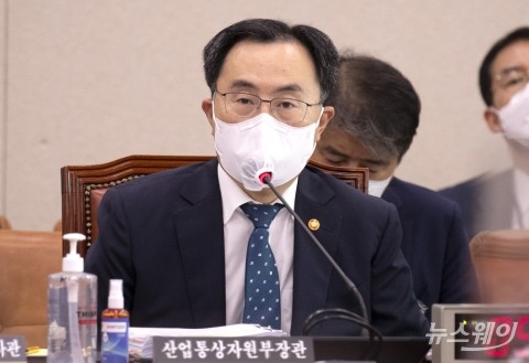 문승욱 “국내 반도체 기업, 문제없는 선에서 미국에 자료제출 준비”