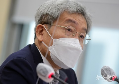 고승범 “가계대출 대책, ‘DSR 규제’ 조기 시행 포함···전세대출 제외”(종합)