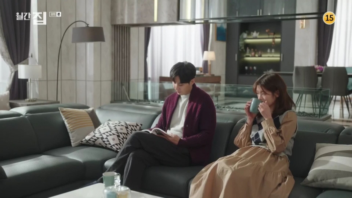 유자성(김지석 분) 펜트하우스 거실에 에몬스의 루치아노 소파사진=JTBC 수목드라마 월간 집 방송캡쳐
