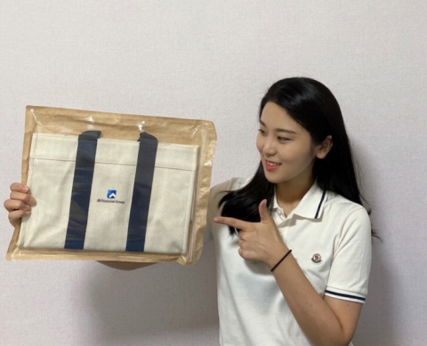 JB금융, 임직원과 에코백 나누며 환경보호 동참