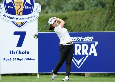 김수지, KLPGA 투어 하이트진로 우승···시즌 2승 수확