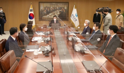 ‘통화정책 정상화’ 의지 보인 이주열, 다음 달 추가 인상 시사(종합)