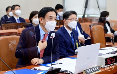 이주열, 이재명 기본대출 두고 “부채부담 늘리는 부작용”
