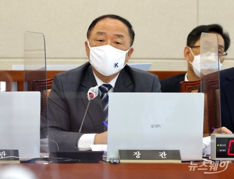 홍남기 “국고채 발행, 재정수요·시장 여건에 맞게 과감히 조정”