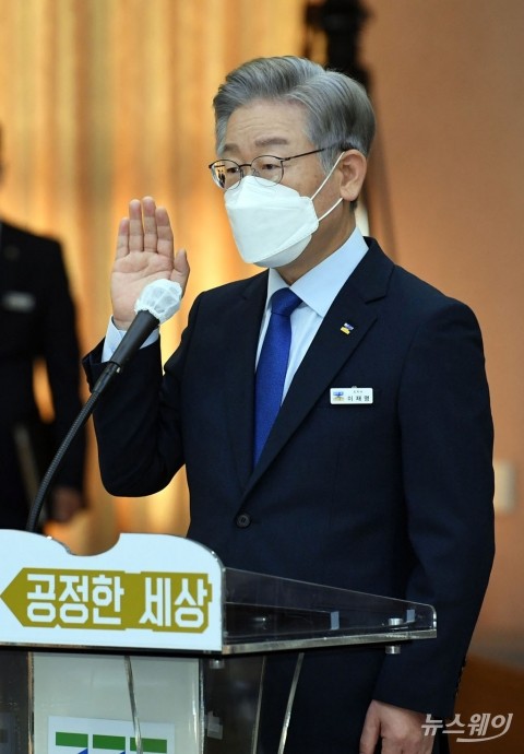 이재명, 경기지사 사퇴···“5천만 국민 삶 책임지는 대표 일꾼 되겠다”(1보)