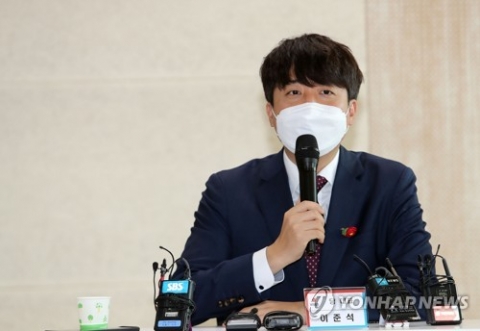 이준석, 호남 찾아 ‘윤석열, 전두환 옹호 발언’ 수습···“동의할 수 없어”