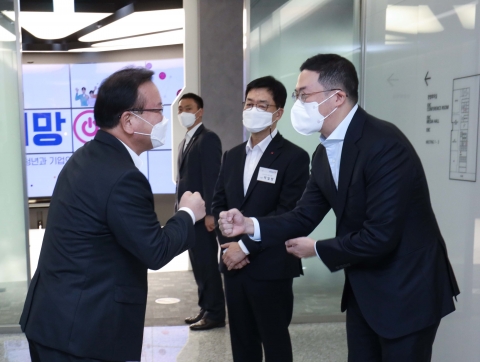 구광모 LG 회장 “기업의 가장 중요한 소임은 일자리 창출”(종합)