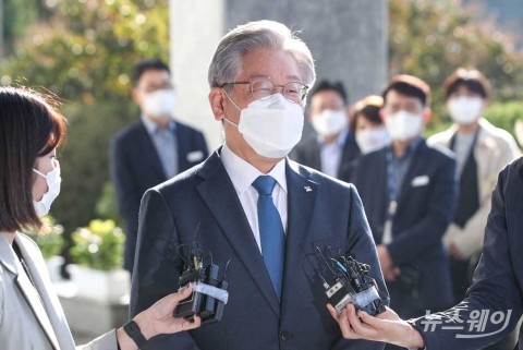 與, 이재명 ‘입법’ 지원···‘부동산·기본소득’ 법안 발의