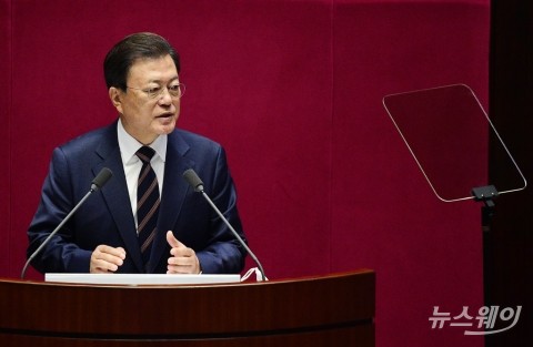 문 대통령 시정연설에···與 “이정표 제시” vs 野 “자화자찬”