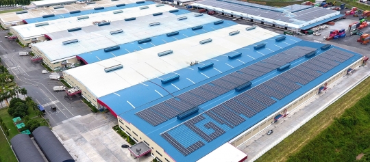 LG전자는 태국 라용의 생활가전 공장에 태양광 발전소를 도입했다. 공장 건물 옥상에 태양광 패널이 설치돼 있다. 사진=LG전자