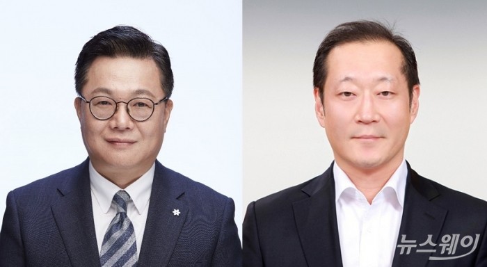 ㈜두산 사업부문 CBO 문홍성 사장(사진 왼쪽)과 두산퓨얼셀 CEO 정형락 사장(오른쪽)