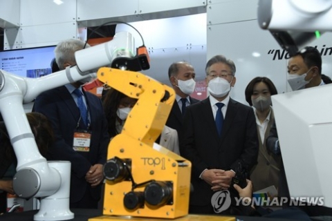 이재명 “음식점 허가총량제, 당장 시행한다는거 아냐···고민 필요”