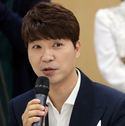 박수홍 친형 상대 소송 첫 재판 5분만에 끝나···“합의 시도 없어”
