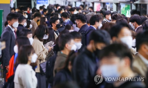 4월 취업자 전년 대비 26만1000명 증가···제조업 취업자 수 10만 명↑