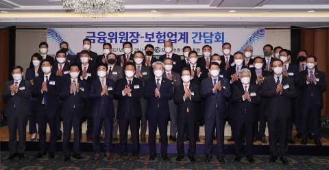 고승범 “보험업 ‘1사 1라이선스’ 원칙 완화···오픈뱅킹 참여 허용”