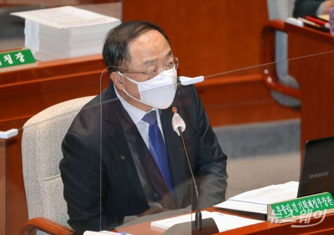홍남기 “인구 감소 등 소멸위기 지역에 10조원 지원”