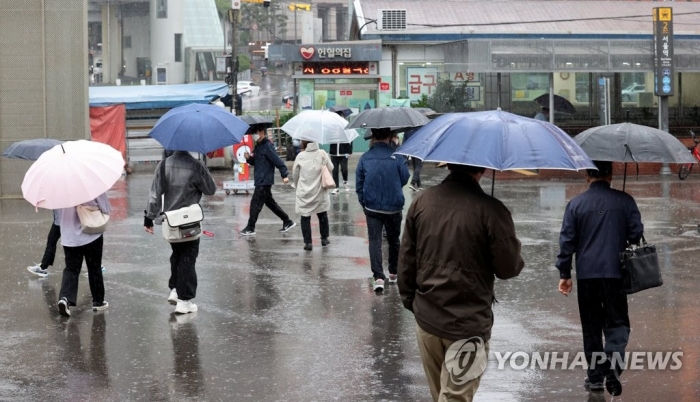 오늘 날씨, 전국에 비 동반한 강풍···기온 ‘뚝’ 떨어져. 사진=연합뉴스